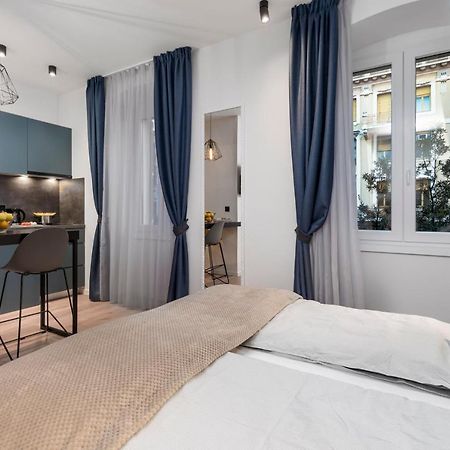 Deluxe Apartments "In The Center" 里耶卡 外观 照片