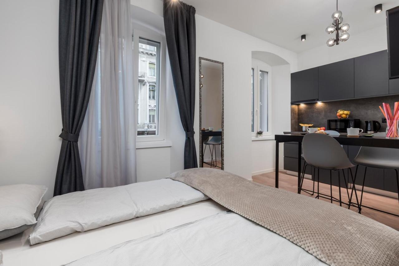 Deluxe Apartments "In The Center" 里耶卡 外观 照片