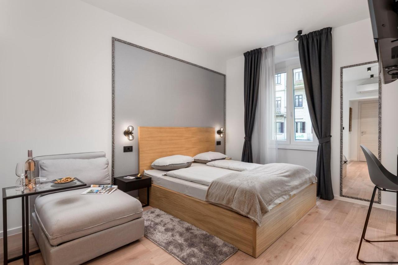 Deluxe Apartments "In The Center" 里耶卡 外观 照片