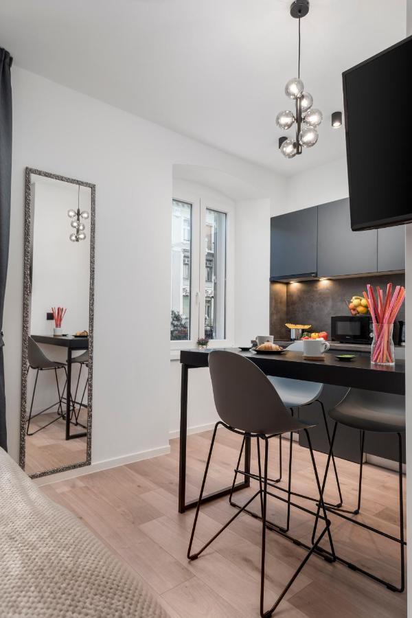 Deluxe Apartments "In The Center" 里耶卡 外观 照片