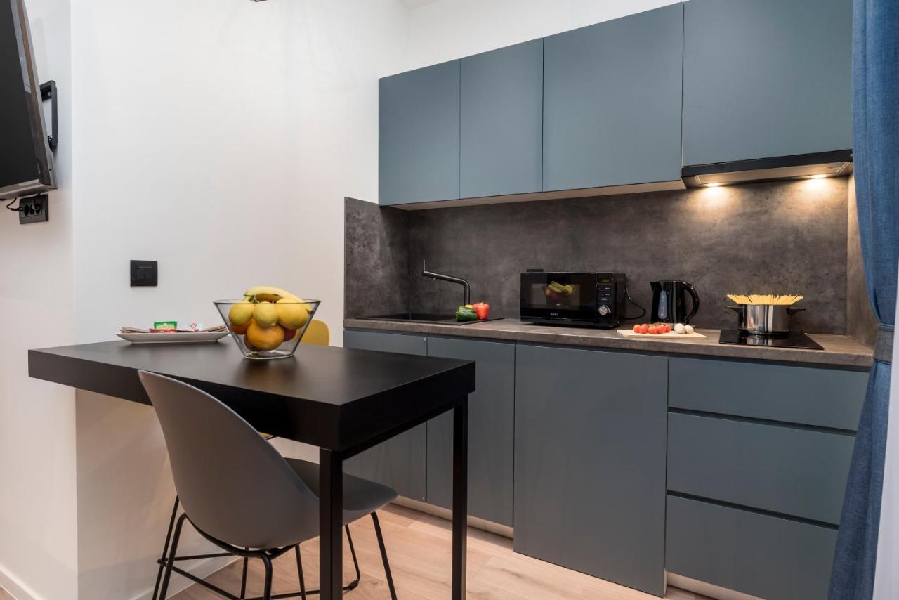 Deluxe Apartments "In The Center" 里耶卡 外观 照片