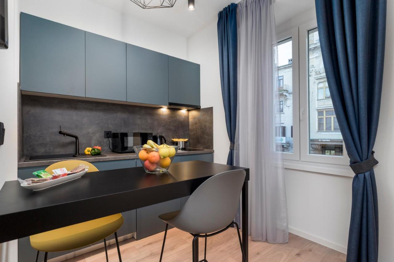 Deluxe Apartments "In The Center" 里耶卡 外观 照片