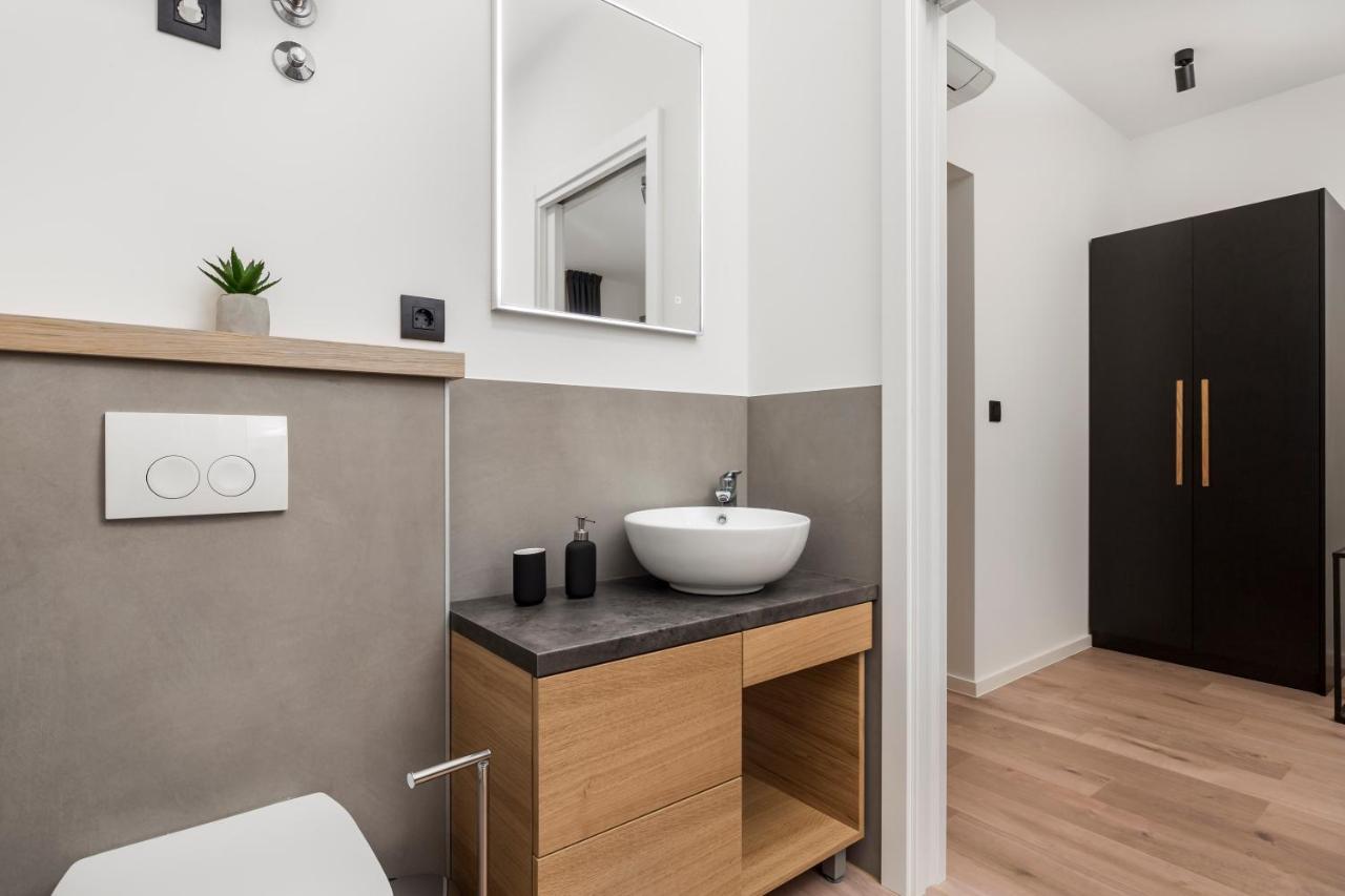 Deluxe Apartments "In The Center" 里耶卡 外观 照片